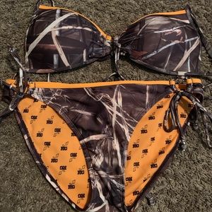 Camo bikini never worn size large